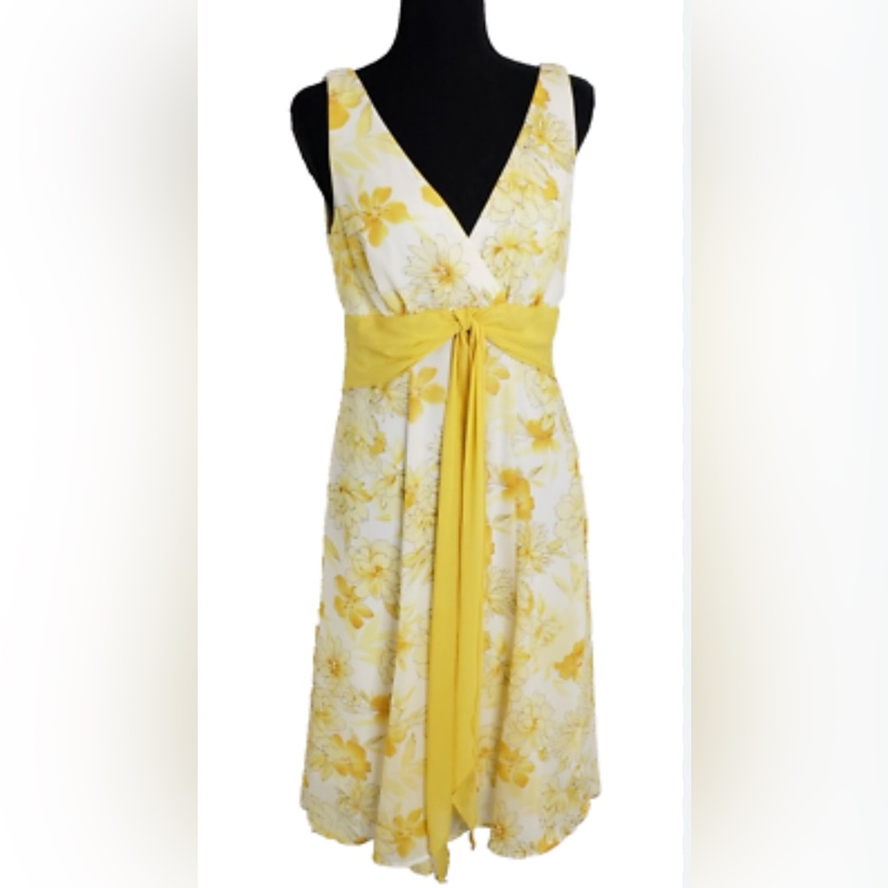 Connected Apparel Women’s Yellow and White Floral Dress Size 6